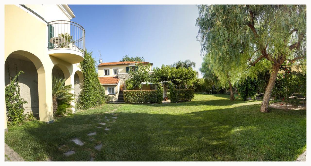 Casa Vacanze Nel Giardino Di Renzo Imperia Luaran gambar